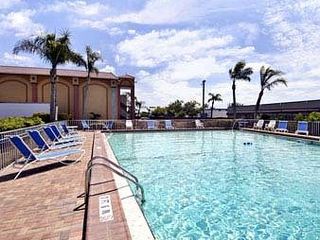 Фото отеля Days Inn by Wyndham Fort Myers