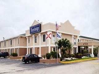 Фото отеля Travelodge by Wyndham Fort Myers