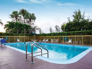 Hotel pic La Quinta Inn by Wyndham West Palm Beach - Florida Turnpike