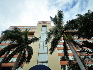 Hotel pic Hilton Palm Beach Airport