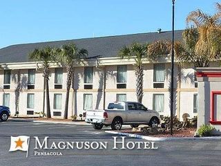 Фото отеля SureStay Plus Hotel Pensacola by Best Western