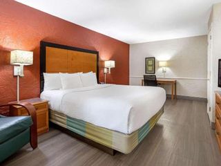 Hotel pic La Quinta Inn by Wyndham Tampa Bay Airport