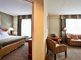 Фото отеля Holiday Inn Express and Suites Tampa I-75 at Bruce B. Downs, an IHG Ho