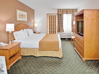 Hotel pic Holiday Inn Express Hotel & Suites Branson 76 Central, an IHG Hotel