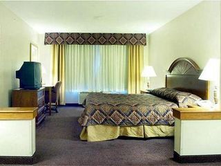 Фото отеля Holiday Inn Milwaukee Airport, an IHG Hotel