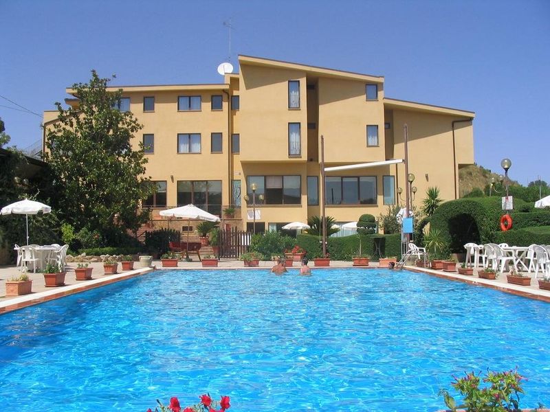 Hotel Photo 1