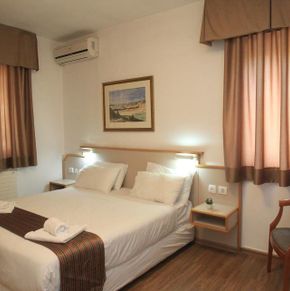 NearBy Hotel