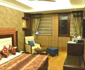 NearBy Hotel