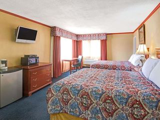 Фото отеля Days Inn by Wyndham Albuquerque Downtown