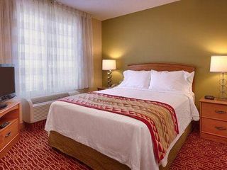 Фото отеля TownePlace Suites by Marriott Albuquerque Airport