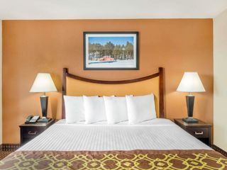 Фото отеля Travelodge by Wyndham Lake Havasu