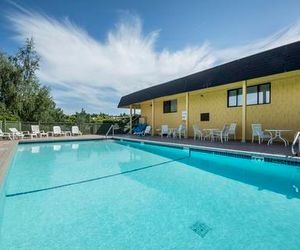 Econo Lodge Inn and Suites Victoria Esquimalt Canada