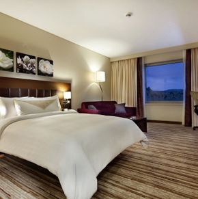 NearBy Hotel