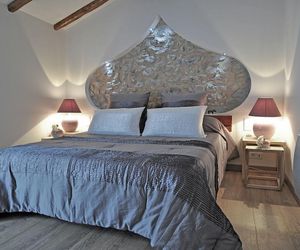 Luxurious Villa in Aix-en-Provence with Jacuzzi Venelles France