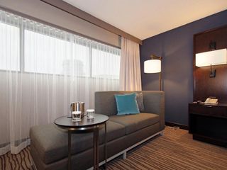 Hotel pic DoubleTree by Hilton Hotel Newark Airport