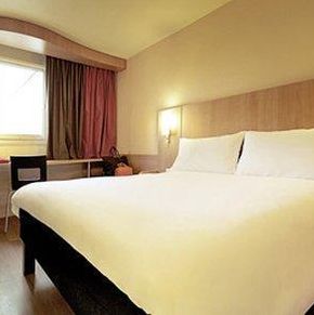 NearBy Hotel