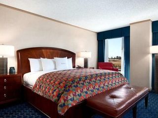 Hotel pic DoubleTree by Hilton Tulsa at Warren Place
