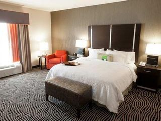 Фото отеля Hampton Inn and Suites Tulsa Central