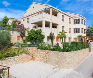 Apartments - Villa Ana Milna Croatia