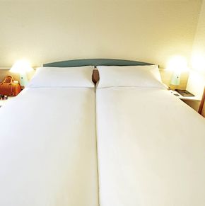 NearBy Hotel