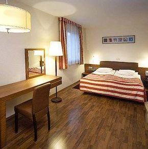 NearBy Hotel