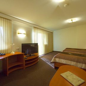 NearBy Hotel