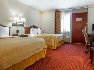 Фото отеля Quality Inn & Suites Evergreen Hotel