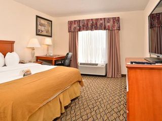 Фото отеля MainStay Suites Cedar Rapids