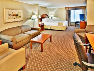 Фото отеля Holiday Inn Express Hotel & Suites Cedar Rapids I-380 at 33rd Avenue, 