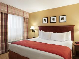 Фото отеля Country Inn & Suites by Radisson, Cedar Rapids Airport, IA