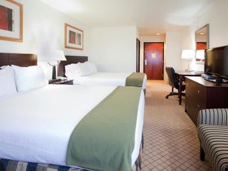 Фото отеля Holiday Inn Express & Suites Colorado Springs-Airport, an IHG Hotel