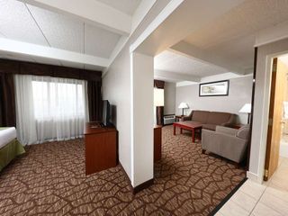 Фото отеля Best Western Hospitality Hotel & Suites