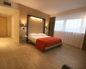 NearBy Hotel