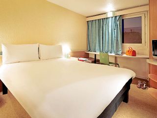 Hotel pic ibis Istres Trigance