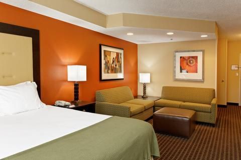 Photo of Holiday Inn Express & Suites EVANSVILLE
