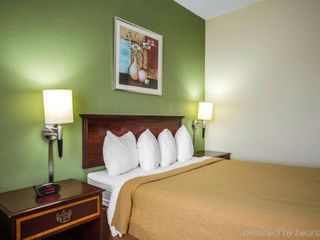 Hotel pic Quality Inn East Evansville