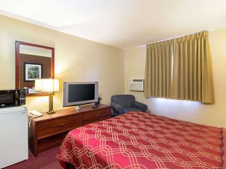 Hotel pic Travelodge by Wyndham Fargo West Acres