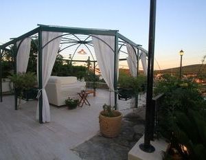 Limonlu Ev Ardic Alacati Turkey