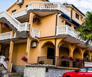 Apartments Dino Malinska Croatia