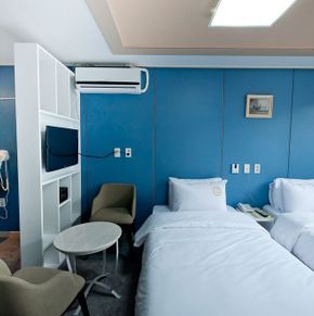 NearBy Hotel