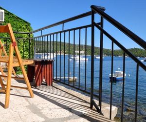 Apartment By The Sea Vis Croatia