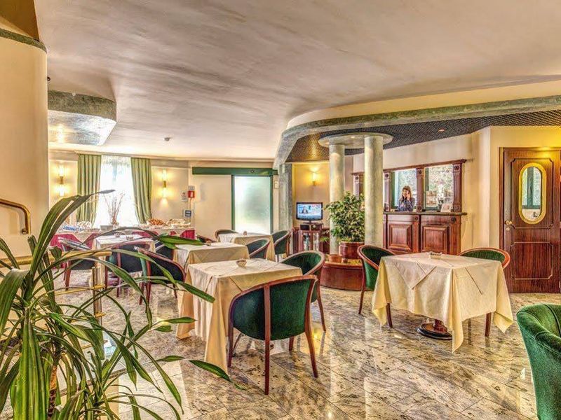 Hotel Photo 12