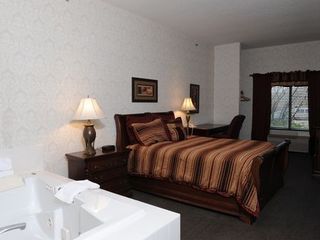 Hotel pic Riverview Inn & Suites, Ascend Hotel Collection