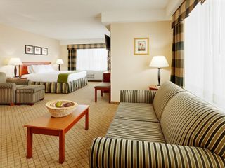 Фото отеля Holiday Inn Express Hotel & Suites East End, an IHG Hotel