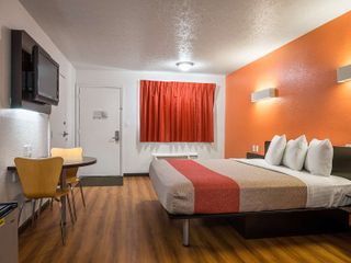 Фото отеля Motel 6-Columbus, OH - OSU
