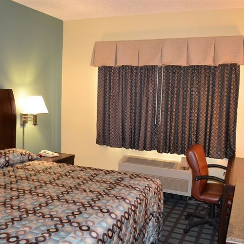 Photo of Countryside Inn & Suites