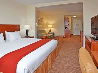 Фото отеля Holiday Inn Express Hotel & Suites Greensboro - Airport Area, an IHG H