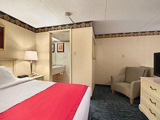 Hotel pic Ramada by Wyndham Trenton