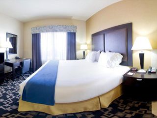 Фото отеля Holiday Inn Express & Suites Huntsville, an IHG Hotel