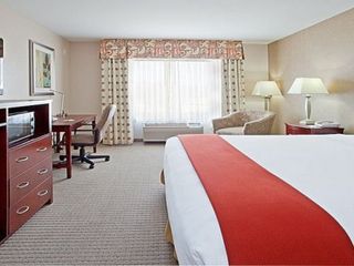 Фото отеля Holiday Inn Express Hotel & Suites College Station, an IHG Hotel